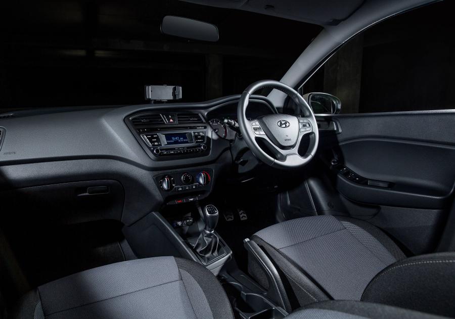  Hyundai i20 Active 2016 года  (UK) (фото 5 из 20)